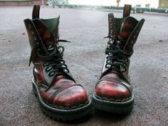 bovver boots Gyaruo Fashion, Butch Style, Dm Boots, Painted Boots, Butch Fashion, Shino Aburame, Punk Boots, Shoe Crafts