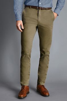 Busy day ahead? Get up and out in double-quick time with our non-iron chinos. Simply wash and hang, then wear and go. Machine washable. 97% Cotton, 3% Elastane. Mens Chinos Outfit Casual, Men Khaki Pants Outfit, Olive Pants Men, Chinos Men Outfit, Khaki Pants Outfit, Khakis Outfit, Mens Office Wear, Mens Work Outfits, Formal Men Outfit