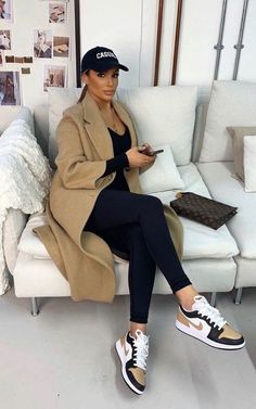 beige peacoat woman Painted Trainers, Katerina Themis, Colour Fashion, Winter Fashion Outfits Casual, Neue Outfits, Mode Casual, Chill Outfits, Classy Casual Outfits, Looks Chic