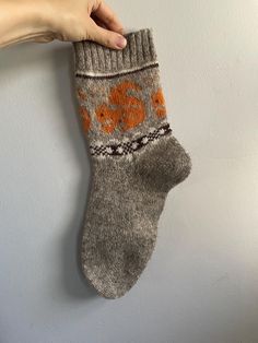 Beige wool socks featuring orange squirrels and white and brown fair isle patterns.  100% wool.  Machine knitted.  If you have any questions please do not hesitate to contact me. Fair Isle Socks Pattern, Motif Fair Isle, Fair Isle Socks, Socks Pattern, Fair Isle Pattern, Sock Patterns, Wool Socks, Squirrels, Machine Knitting