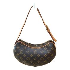 Crafted from the iconic Monogram canvas, this bag exudes sophistication with its curved silhouette and supple form. Perfectly sized for everyday essentials, it features a comfortable shoulder strap and a secure zip closure. Whether worn casually or for a night out, the Croissant PM effortlessly combines luxury with practicality, making it a coveted addition to any wardrobe. Preowned - Great Condition Brown monogram Canvas Gold-tone hardware Zip closure Red sude interior lining One interior pocke Retro Monogram Canvas Shoulder Bag For Travel, Retro Monogram Canvas Shoulder Bag, Retro Monogram Canvas Shoulder Bag For Everyday, Buy Louis Vuitton, Everyday Essentials, Monogram Canvas, Louis Vuitton Monogram, Louis Vuitton Bag, Everyday Essentials Products