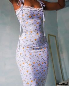 Olivia Mark - Ditsy Flora print dress with tie detail and lace trim Flora Print Dress, Flora Print, Lace Trim Dress, Chic Type, Trim Dress, Dress Bodycon, Fashion Weeks, Dress With Tie