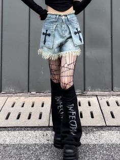 This price is for a pair of shorts only, others are not included.   	 		 			Size 			S 			M 			L 		 		 			Hips 			105 			109 			113 		 		 			Waist 			67 			71 			75 		 		 			Full Length 			33 			34 			35 Y2k Bottoms With Built-in Shorts, High Waist Blue Grunge Bottoms, Punk High-waisted Shorts For Spring, Punk High Waist Shorts For Spring, Y2k Denim Bottoms With Built-in Shorts, High Waist Punk Shorts For Spring, Punk Style High Waist Shorts For Spring, Grunge High Waist Blue Bottoms, Grunge High-waist Blue Bottoms