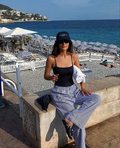 Women European Fashion Summer, Italy Outfits Pants, Rome Summer Outfit Street Styles, Euro Girl Summer Outfits, European Girl Summer Outfits, Casual Italian Summer Outfits, Spain Beach Outfit, Portugal In May Outfits, Rome Italy Spring Outfits