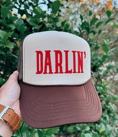 ✨Darlin' Trucker Hat✨ Howdy Darlin!  Tan and brown trucker hat with red puff print vinyl.  One size fits most!  Foam front panel with mesh back and adjustable strap.  No returns, please.  Feel free to reach out with any questions! Stay groovy! Brown Trucker Hat, Cute Trucker Hat, Trucker Hat Outfit, Puff Vinyl, Stay Groovy, Women Trucker, Western Gifts, Puff Print, Outfits With Hats