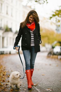 Fall style - navy peacoat, striped sweater, red bandana scarf, skinny jeans and red Hunter boots Ankle Rain Boots Outfit, Rain Boots Outfit Spring, Ruby Accessories, Red Hunter Boots, Rain Boot Outfit, Cute Rain Boots, Hunter Boots Outfit, Red Rain Boots, Red Hunter