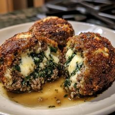 Meatballs Stuffed With Mozzarella, Rv Meals, Fried Cabbage With Sausage, Stuffing Balls Recipe, Garlic Meatballs, Recipes Spinach, Exercise Food, Savory Meatballs, Mozzarella Stuffed Meatballs