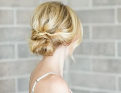 hair updo tutorial: perfect for summer weddings + parties Date Night Hair, Hair Updos Tutorials, Prom Hair Updo, Low Bun Hairstyles, Romantic Updo, Trending Hairstyles