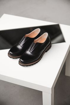 "If you're on the hunt for a chic and flexible footwear option, then you'll love these sophisticated Oxford style womens shoes with an elastic strap on the bridge. These womens shoes boast a black leather finish that adds a touch of elegance to any outfit, from casual jeans to professional attire. With a simple yet timeless design, these women loafers are perfect for women who want to stay fashionable without sacrificing comfort. Thanks to the elastic strap, you can enjoy a snug and comfy fit that keeps your feet in place all day long. Crafted from durable leather, these shoes are designed to withstand everyday wear and tear. Whether you're dressing up or down, these versatile shoes are an excellent choice for any occasion. Order your pair today and elevate your shoe collection to new heig Luxury Square Toe Oxfords For Business, Gold Oxford Shoes, Handmade Shoes Women, Women Oxfords, Black Brogues, Women Loafers, Oxford Style, Monk Strap Shoes, Black Oxfords