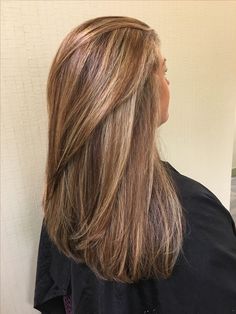 Yellow Highlights Hair, Medium Length Hair With Highlights, Caramel Highlights Brown Hair, Baylage Hair, Blonde Hair Inspiration, Hair Color Highlights, Brown Blonde Hair, Hair Color And Cut, Brown Hair With Highlights