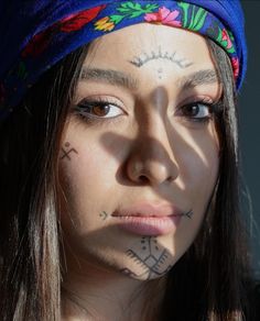 Kurdish
Yazedi
Kurdim
Ez kurdim
Kurdistan
Iraq
Middle Eastern
Middle East
Mediterranean
Mediterraneo
Culturas
Culturas mediterráneas
assirian
Syria Garba Tattoos, Kurdish Symbols, Face Henna, Amazigh Tattoos, Face Tattoos For Women, Middle Eastern History