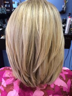 Choppy Bob For Thick Hair, Fifties Hair, Angled Bob Hairstyles, Color Rubio, Medium Bob Hairstyles, Medium Layered, Blonde Hair Shades, Brown Blonde Hair