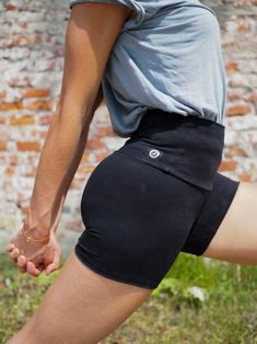 Organic and natural alternative to synthetic yoga shorts! Made in Germany using Tencel Lyocell fibers. #yogashorts #bikershorts #bikeshorts #yogaoutfit #yogafashion #yogamode #deutschland #tencel #lyocell #black #shorts #hotpants Yoga Shorts Outfit, Flamingo Shorts, Yoga Program, Wunder Train, Yoga Outfit, Outfit Yoga