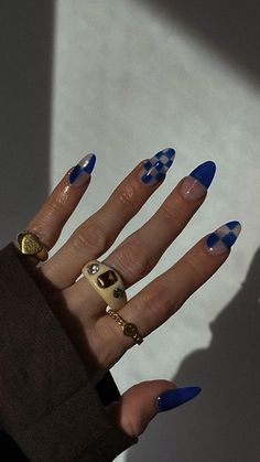 Italy Inspo Nails, La Nails Design, Two Color Nails Ideas, Different Nails On Each Hand, Pop Of Color Nails, Nails Astetics, Trendy Simple Nails, Nails That Go With Everything, Mail Inspo 2022