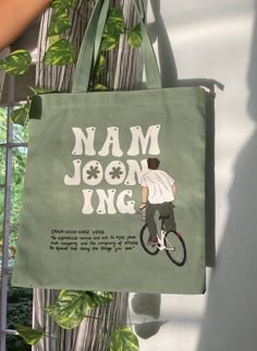 Aesthetic Bag Painting, Aesthetic Tote Bag Painting, Tote Bag Outfit Ideas, Tote Bag Bts, Kpop Tote Bag, Mochila Kpop, Bts Bag