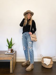 Chelsea Boot And Mom Jeans, Mom Jeans Ankle Boots Outfit, Taupe Lug Boots Outfit, Boots With Mom Jeans Winter, Taupe Chelsea Boots Outfit Women, Taupe Chelsea Boots Outfit, Gigi Pip Hat Outfit, Lug Boots Outfit Fall, Taupe Ankle Boots Outfit