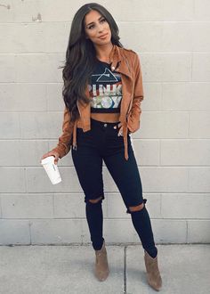 Black Distressed Jeans Outfit, Country Concert Outfit Winter, Concert Outfit Winter, Wedges Outfit, Booties Outfit, Black Jeans Outfit, Casual Winter Outfits, Distressed Black Jeans