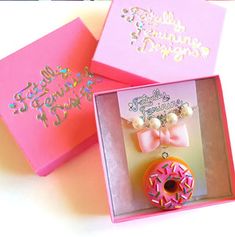 Cake Necklace, Donut Necklace, Kawaii Candy, Marshmallow Bunny, Miniature Food Jewelry, Candy Necklaces, Kawaii Jewelry, Food Jewelry, Converse With Heart