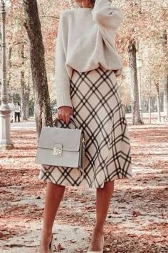 Skirt And Sweater, Rok Outfit, Fest Outfits, Outfit Chic, Elegant Fall, Stil Elegant, A Skirt, Looks Chic