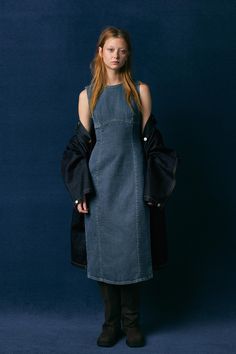 TRF DENIM MIDI DRESS Zara Looks, Fall Style Guide, Midi Dress Fall, Plaid And Leopard, Sophisticated Outfits, Midi Denim, Denim Midi Dress, Zara Outfit, Summer Fashion Dresses