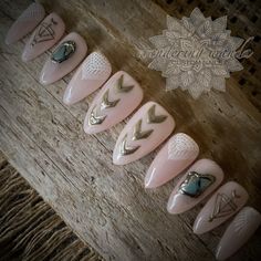 Pale natural pink with golden chrome hand-painted details, turquoise stones & white macrame features. * Almondetto shape ONLY NO MEASURING!! 24 Salon quality gel press on nails made by a professional nail artist. 2 of each size 0-9. + extras Vegan & Cruelty Free Your new reusable nail enhancements come with 24 custom & professionally hand painted nails in a box with protective packaging, detailed instructions for application & removal, cuticle pusher, wood file, buffer & glue. For more designs g Arrow Nails, Bohemian Nails, Nail Enhancements, Boho Nails, Gel Press On Nails, Natural Boho, Gel Press, Beachy Boho, Turquoise Stones