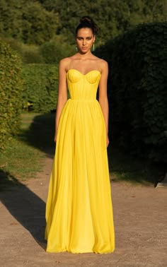 Long Yellow Dress Summer, Yellow Evening Gowns Elegant, Yellow Dress Accessories Wedding, Styling Yellow Dress, Yellow Dress Outfit Wedding, Yellow Night Dress, Long Dress For Wedding Guest, Yellow Dress Formal, Yellow Dress Outfit Summer