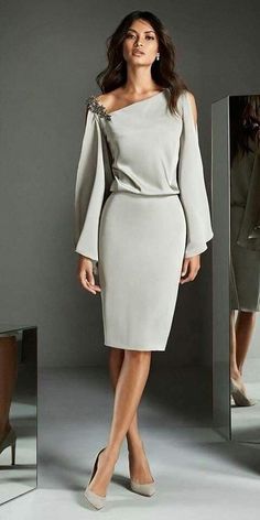 Cocktail Dress Classy, Robes Glamour, Mother Of Groom Dresses, Asymmetrical Neckline, Dresses To Wear To A Wedding, Types Of Dresses, Mode Inspiration, Classy Dress, Mother Of The Bride Dresses