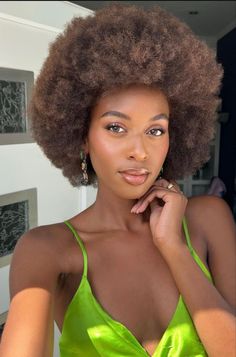 Short Afro Wigs, Twa Hairstyles, Short Afro, Pelo Afro, Afro Wigs, Curly Wig