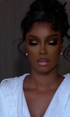 Winter Makeup Brown Eyes, Makeup Shayla Wedding, Black Gold Makeup Look, New Year’s Eve Makeup Look Black Women, New Years Eve Makeup Black Women, Owambe Makeup Look, Nigerian Owambe Makeup, Makeup Looks For A Green Dress, Makeup With Emerald Green Dress