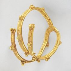 This stately bracelet is inspired by a charismatic example made by the jewelers of the ancient Mediterranean! The Etruscans excelled in jewelry making, and working with gold, in particular, and their gorgeous jewelry could be found throughout the Mediterranean. Here, our bangle consists of a flat, central ribbed design, framed on either side by sleek and rounded borders; sets of three spheres further ornament the surface. The original bracelet dates to the seventh century BC, and is today housed Prehistoric Jewelry, Etruscan Civilization, Roman Jewellery, Greek And Roman Art, Simple Jewerly, Etruscan Art, Etruscan Jewelry, Ancient Roman Jewelry, Ancient Jewels