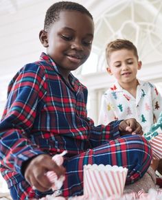 Supersoft and warm flannel pajama set provides cozy comfort on chilly nights. Features cheerful holiday prints fit for the festive season! • Luxurious brushed flannel for cozy sleep • Collared top with button front • Easy pull-on pants with adjustable drawcord & pockets • Meets sleep safety standards for flame resistance • OEKO-TEX® STANDARD 100 certified safe from hundreds of harsh chemicals 100% recycled polyester brushed flannel Relaxed fit Button front with collar Encased elastic waistband w Holiday Flannel, Holidays With Toddlers, Cozy Sleep, Unisex Pajamas, Kids Holiday, Flannel Pajama Sets, Collared Top, Plaid Pajamas, Flannel Pajamas