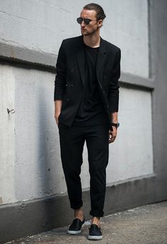 Outfit Nero, Blazer Styling, One Dapper Street, Black Outfit Men, Gentlemen's Club, Versatile Clothing, Man In Black, All Black Fashion, Wearing All Black