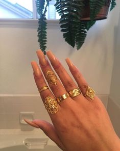 Xoxo Jewelry, Dope Jewelry Accessories, Jewelry Accessories Ideas, Jewelry Fashion Trends, Stacked Jewelry, Fantasy Jewelry