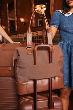 Beis Luggage Maple, Minimalist Laptop Bag, Brown Tote Bags, Hard Sided Luggage, Summer Products, Bday Gifts, Weekender Bags, Suitcase Handle, Travel Things