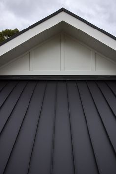 the roof of a house that is black and white