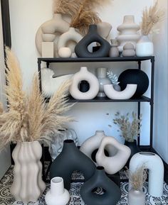 vases and other decorative items are arranged on a shelve in a room