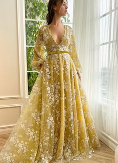 Sun Gown, Formal Fits, Lavender Gown, Yellow Wedding Dress, Teuta Matoshi, Princesa Real, Yellow Gown, Funky Dresses, Sweetheart Prom Dress