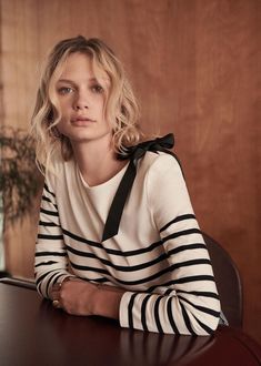 Breton Style, Style Parisienne, Bow Shirt, Bow Shirts, Bow Back, Stripe Top, Refashion Clothes, Tomboy Fashion, Fashion Lookbook