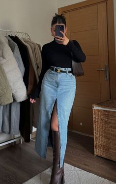 Black Turtle Neck Blue Jeans Outfit, Outfits For Mid Twenties, Plus Size All Black Outfit Summer, Flare Business Pants Outfit, Work Outfits Warm Weather, Classy Outfits Midsize, Winter In Mexico Outfits, Bottomless Brunch Outfit Autumn, Wi Ter Outfits Women