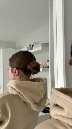 Cute Hairstyles Low Bun, Hair Inspo Updo School, How To Do A Cute Slick Back Bun, Cleangirl Hair Styles, Hairstyle For Clean Hair, Easy Hair Inspo For School, Ideas For Hairstyles For School, Hair Inspo For Thick Hair, Hair Ideas Straight Hairstyles