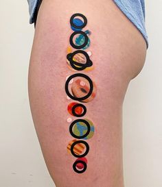 a woman's thigh with the word goooo written in different colors on it