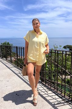 Italy outfit ideas. What exactly to pack to a trip to iItaly. Italy Outfits Fall, Italy Outfits Spring, Italy Outfits Summer, What To Wear In Italy, Positano Italy, Italy Outfits, Spring Trip, Different Seasons, Tailored Shorts