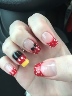 Mickey Mouse Gel Nails, Nail Art Mickey Mouse, Mickey Mouse Nails Design, Disney French Tip Nails, Cute Disney Nails, Disney Themed Nails Acrylic, Mickey Mouse Nail Design, Mickey Mouse Nail Art