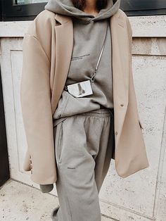 Track Suit Outfit, Pants 2020, Stile Kendall Jenner, Trainers Outfit, Silver Card, Frankie Shop, Fall Clothes, Track Suit