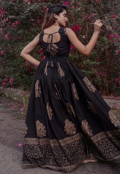 Banarsi Frock Design, Black Churidar, Dress With Dupatta, Ethnic Print Pattern, Dress Anarkali, Long Frock Designs, Rayon Kurti, Long Gown Design, Cotton Anarkali