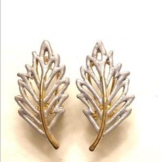 Rucinni® earrings dazzle with delicate hand-painted luxury. They are hand-painted and hand-placed for a delicate and elegant fashion. Backing: French Clip Material: Rhodium with Gold-plated French Clip, Leaf Earrings, Elegant Fashion, Swarovski Crystals, Gold Plate, Bubbles, Jewelry Earrings, Hair Accessories, Plating