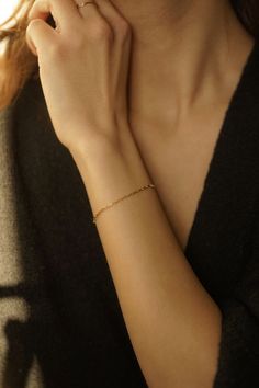 Our Delicate Box Bracelet e is a true testament to refined simplicity. Crafted with meticulous attention to detail, this bracelet features a dainty chain, creating a graceful and understated design that effortlessly enhances your natural beauty. 14k Gold Filled Bracelet Width - 1.2mm Extender - 1 inch If you would like a custom length, please don't hesitate to ask. We are more than happy to make one for you. All items come packaged in a gift box ready to give as a gift or keep for yourself. Gold-filled jewellery is a more affordable alternative to solid gold jewellery while still offering a similar appearance and durability. The thick layer of gold provides a long-lasting and tarnish-resistant finish so you can have pieces that will last. Our boxes are ECO friendly and FSC certified. FSC s Sequin Bracelet, Bracelet Minimal, Bracelet Layering, Tube Bracelet, Bracelet Box, Dainty Bracelet, Gift For Her Birthday, Bar Bracelets, Dainty Bracelets