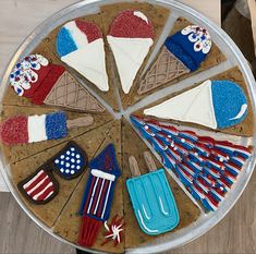 a cake decorated to look like an american flag pie