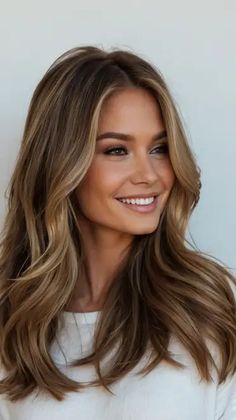 Unlock Your Inner Goddess with 15 Mesmerizing Bronde Hairstyles! - TecArticles Balayage Hairstyles, Beige Hair, Autumn Hair, Blond Balayage, Bronde Hair, Money Piece