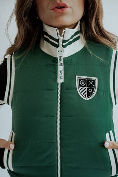 The best women's golf puffer vest – foreall.com Golf Girl, Vest Layering, Classic Corvette, Dark Green Aesthetic, Sports Vest, Girls Outfits, Sporty Chic, Green Aesthetic, Puffer Vest